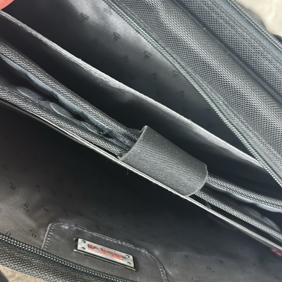 Tumi Black Alfa Expandable Briefcase 15”X 13” X 7” - Picture 6 of 12
